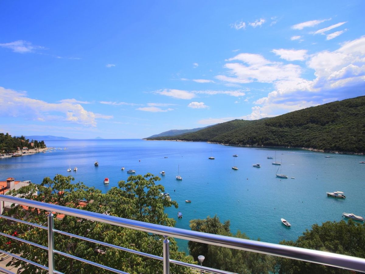 Holiday apartment with a great sea view & terrace