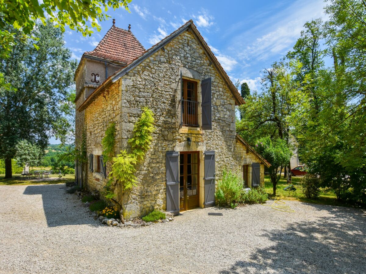 Farmhouse Bauernhaus in Saint-Cernin mit Pool