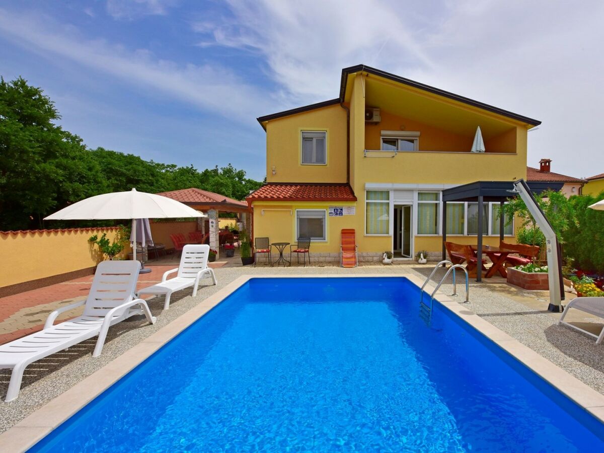 Apartment Laura - Apartment A with Terrace and Pool View - Outdoor photo 5