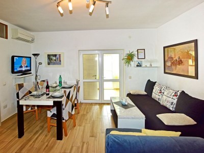 Apartment Laura - Apartment A with Terrace and Pool View - Features photo 10