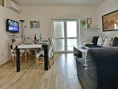 Apartment Laura - Apartment A with Terrace and Pool View - Features photo 16