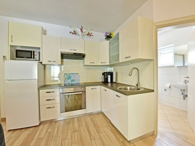 Apartment Laura - Apartment A with Terrace and Pool View - Features photo 18