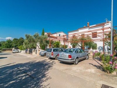 Apartment Apartment Complex Dino - Three-Bedroom Apartment Dino II with Balcony - Outdoor photo 2