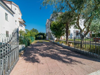 Apartment Apartment Complex Dino - Three-Bedroom Apartment Dino II with Balcony - Outdoor photo 5