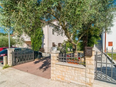 Apartment Apartment Complex Dino - Three-Bedroom Apartment Dino II with Balcony - Outdoor photo 6