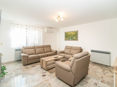 Apartment Apartment Complex Dino - Three-Bedroom Apartment Dino II with Balcony - Features photo 12