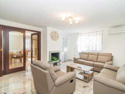 Apartment Apartment Complex Dino - Three-Bedroom Apartment Dino II with Balcony - Features photo 13