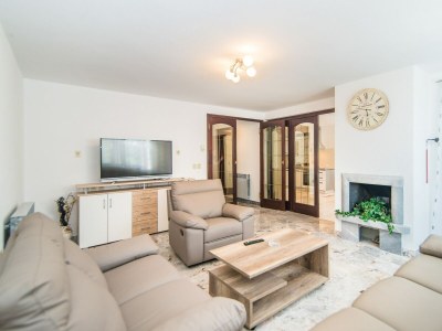 Apartment Apartment Complex Dino - Three-Bedroom Apartment Dino II with Balcony - Features photo 14