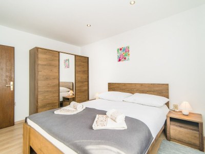 Apartment Apartment Complex Dino - Three-Bedroom Apartment Dino II with Balcony - Features photo 18