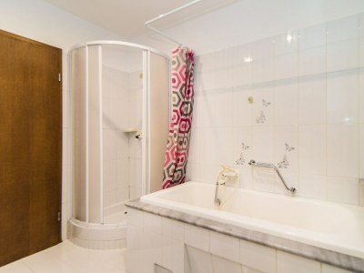 Apartment Apartment Complex Dino - Three-Bedroom Apartment Dino II with Balcony - Features photo 21