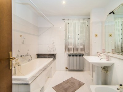 Apartment Apartment Complex Dino - Three-Bedroom Apartment Dino II with Balcony - Features photo 28