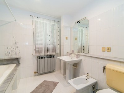 Apartment Apartment Complex Dino - Three-Bedroom Apartment Dino II with Balcony - Features photo 29