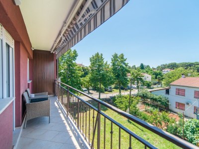 Apartment - Apartment Lili with covered Balcony near the Beach in Porec - Apartment