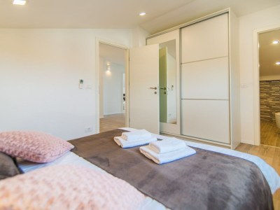 Apartment Milohanic Luxury - Three-Bedroom IV with Balcony - Features photo 13