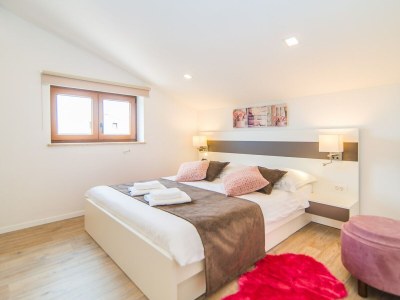 Apartment Milohanic Luxury - Three-Bedroom IV with Balcony - Features photo 14