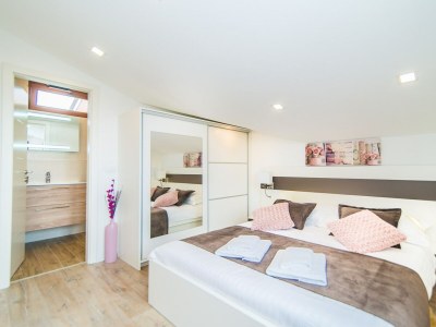 Apartment Milohanic Luxury - Three-Bedroom IV with Balcony - Features photo 16