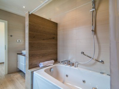 Apartment Milohanic Luxury - Three-Bedroom IV with Balcony - Features photo 21