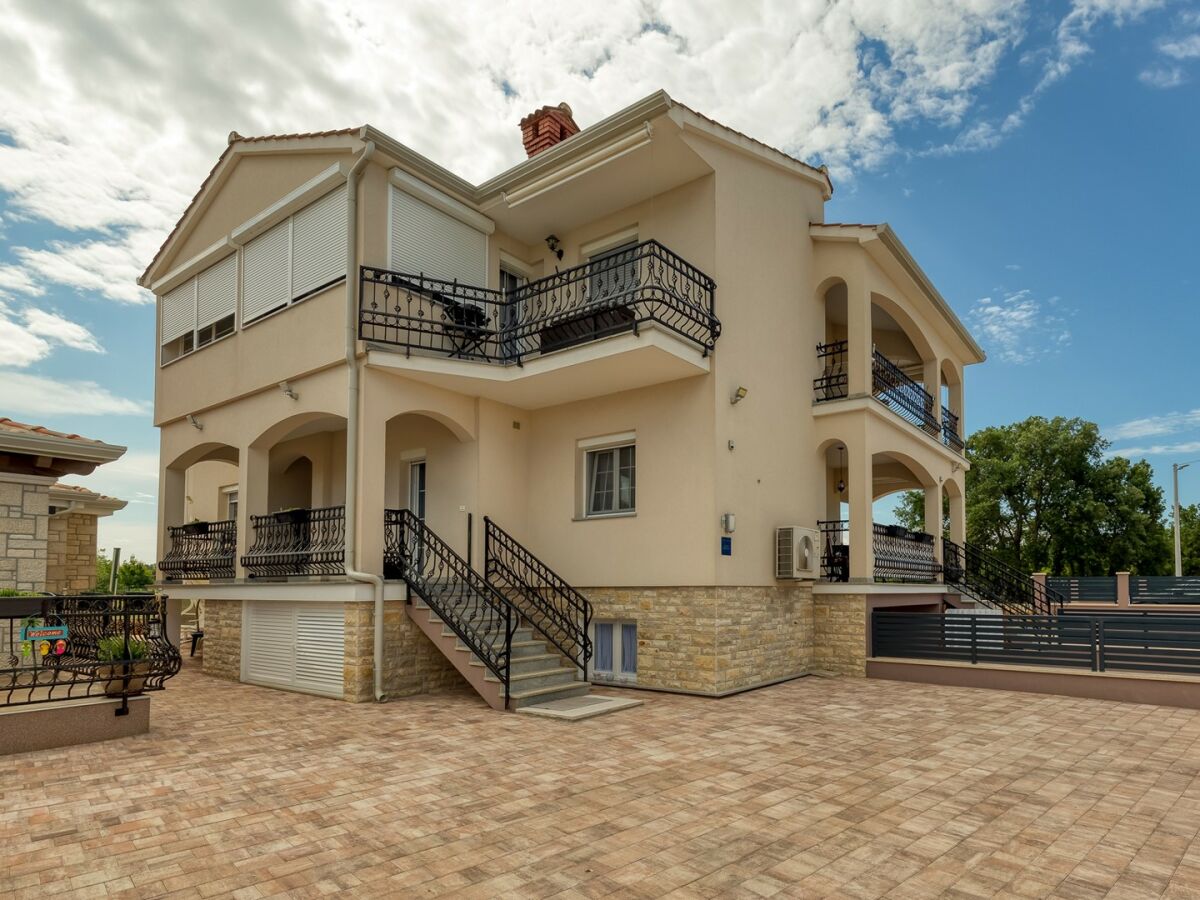 Apartment Apartments Covic - Two-Bedroom Apartment Red A3