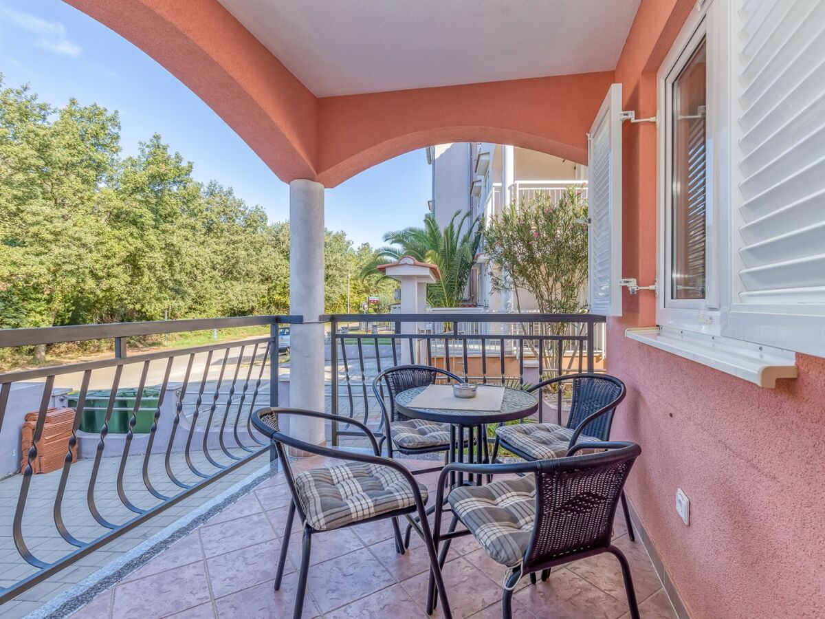 Apartment Kardumovic - One-Bedroom Apartment No.1 Purple