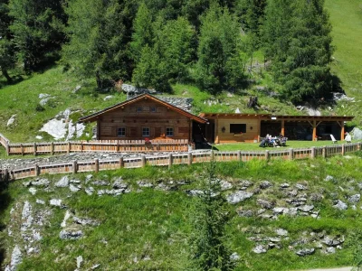 Alpine hut Sagritzerwirt Almhüttl - Outdoor photo 9