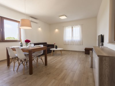 Holiday house Nina with a heated pool - Features photo 12