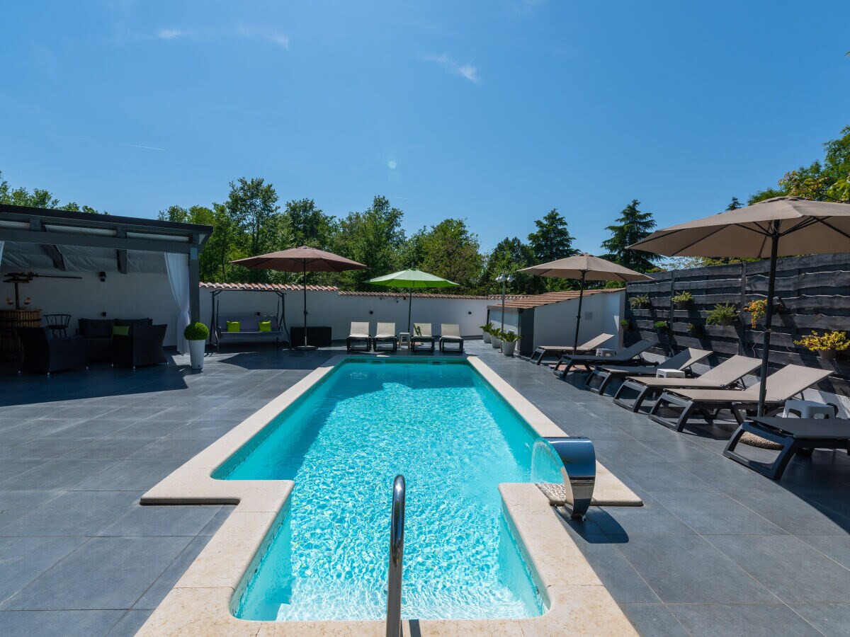 Holiday house House sole, heated pool - Outdoor photo 2