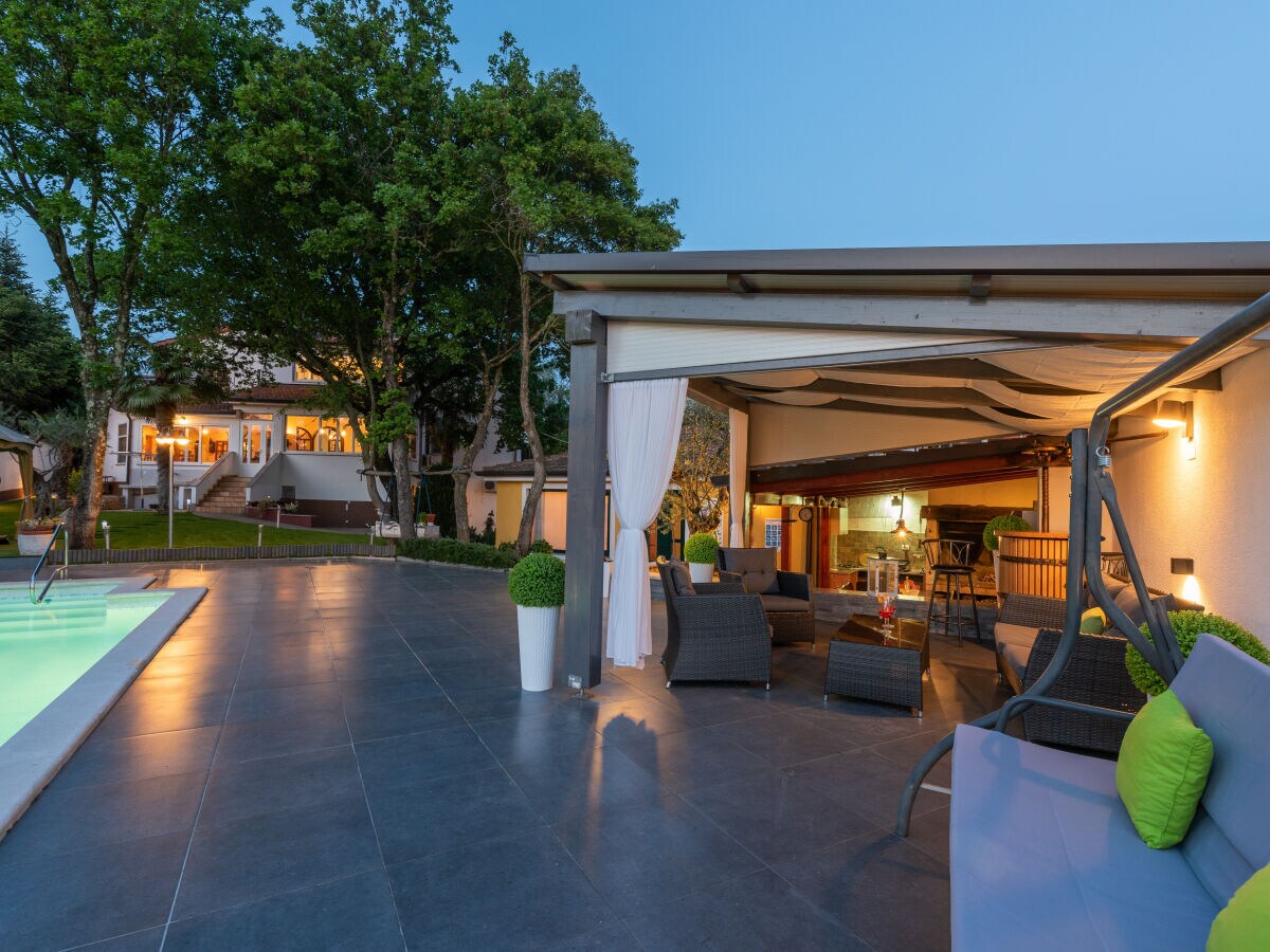 Holiday house House sole, heated pool - Outdoor photo 4