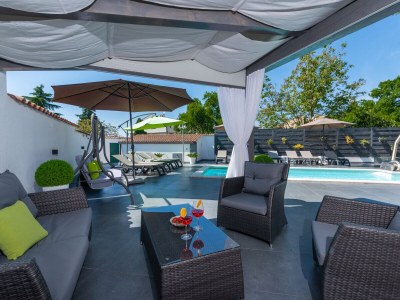 Holiday house House sole, heated pool - Outdoor photo 3