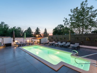 Holiday house House sole, heated pool - Outdoor photo 8