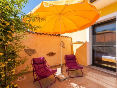 Holiday house House sole, heated pool - Outdoor photo 14