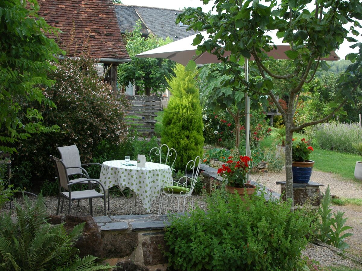 Holiday house Modern holiday home with swimming pool - Outdoor photo 4