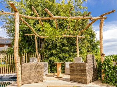 Holiday house Modern holiday home with swimming pool - Outdoor photo 2