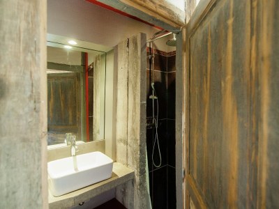 Holiday house Modern holiday home with swimming pool - Features photo 22