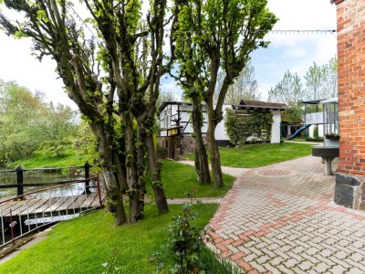 Apartment Vacation Home with Pond - Outdoor photo 5