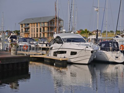 Apartment Waterfront Apartment with Terrace - Environment photo 23