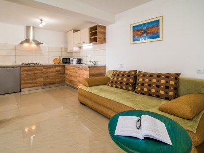 Holiday house with Seaview and pool - Features photo 11