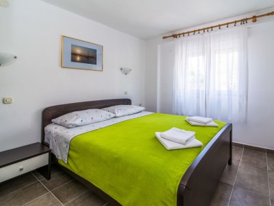 Holiday house with Seaview and pool - Features photo 18