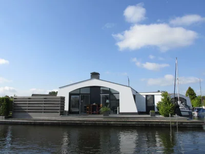 Holiday apartment Holiday home Dolce Vita surrounded by water in Lemmer - Holiday apartment