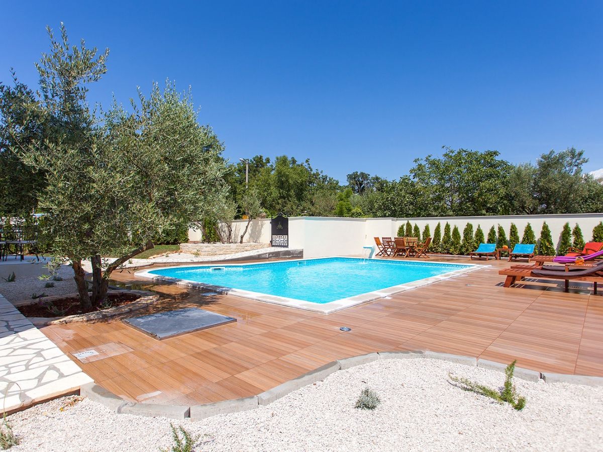 Holiday apartment Birikina nr.3 with pool - Outdoor photo 2