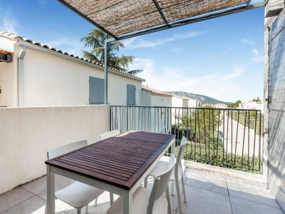 Holiday house Attractive Holiday Home in Malaucène with Terrace - Outdoor photo 5