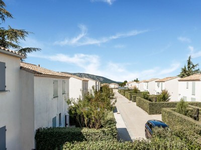 Holiday house Attractive Holiday Home in Malaucène with Terrace - Outdoor photo 8