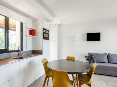 Holiday house Attractive Holiday Home in Malaucène with Terrace - Features photo 11