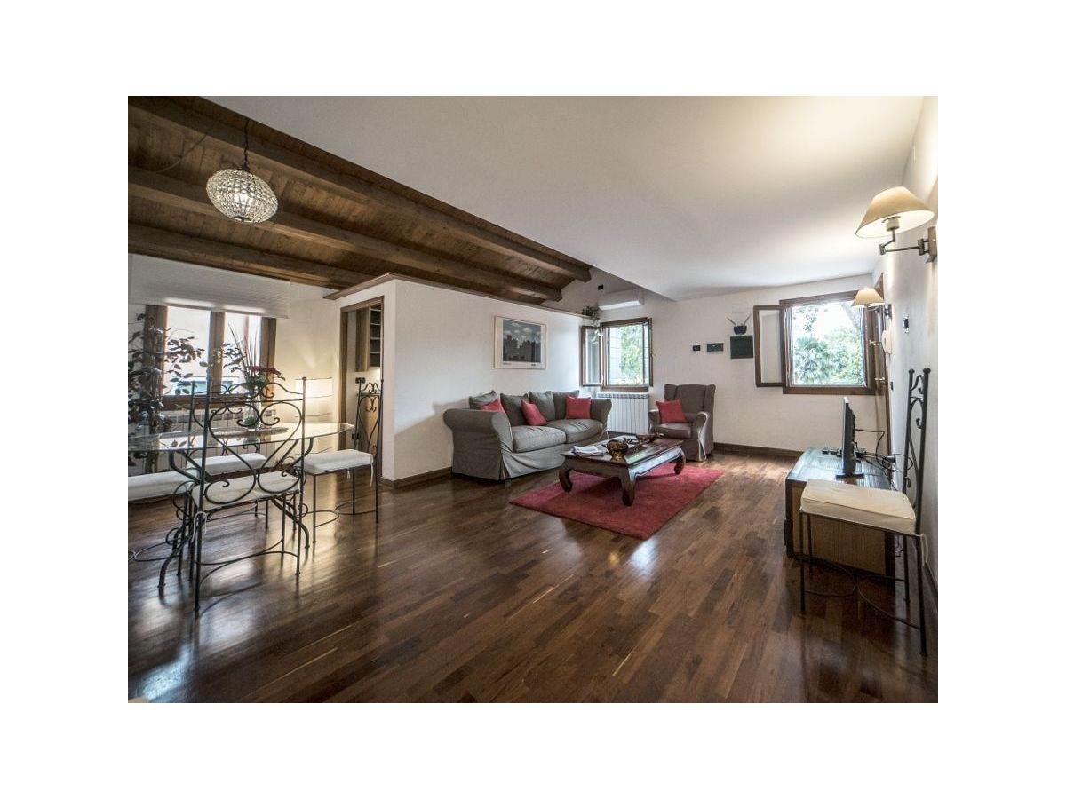 Holiday apartment Mansarda Magritte