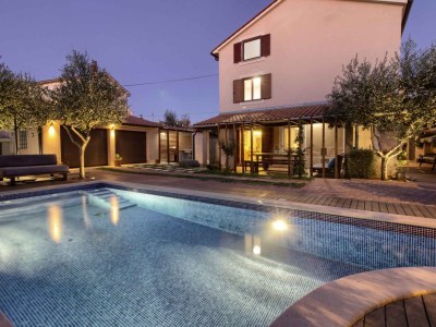 Villa Donatella mit Pool in Šišan - Villa
