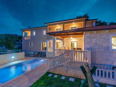Villa Coridigo | Panoramic Views and Privacy in Tinjan - Villa