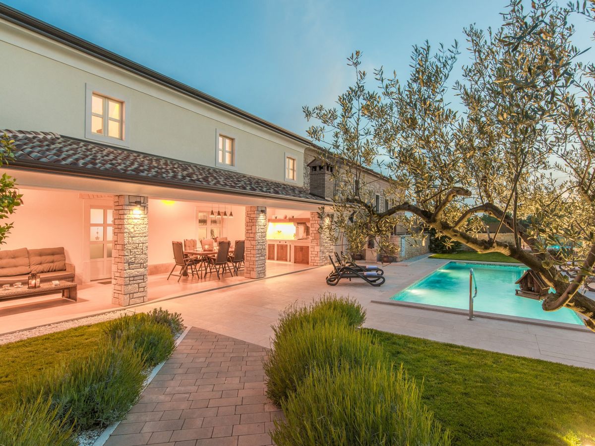 Villa Lori with Pool and Hot tub - Outdoor photo 4