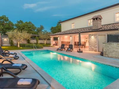 Villa Lori with Pool and Hot tub - Outdoor photo 2