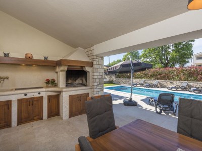 Villa Lori with Pool and Hot tub - Outdoor photo 7