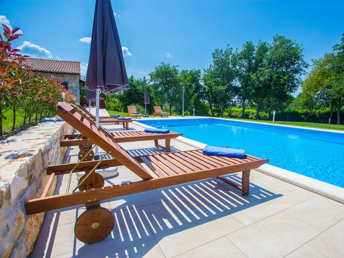 Apartment House Ema - Apartment Jakici No.1 with Pool View