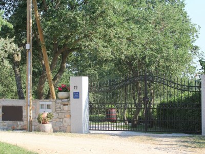 Apartment House Ema - Apartment Jakici No.1 with Pool View - Outdoor photo 12